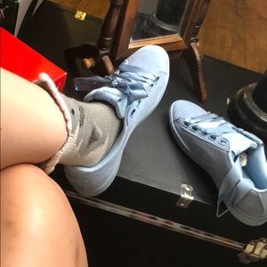 Never worn Puma Vikky Ribbon S Puma Sneakers